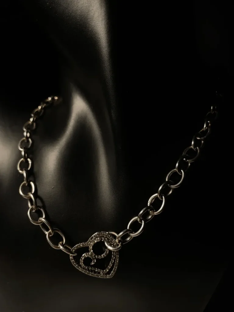 Victoria_s Necklace - 14kWG (Neck View Best)-min_90_11zon